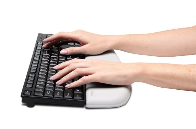 KENSINGTON ErgoSoft™ Wrist Rest for Standard Keyboards - e-furniture